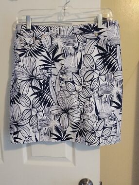hearts of palm Sz10 Blue White floral Skort front and back pockets